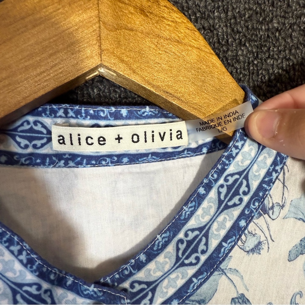 Alice + Olivia Blue and White Patterned Crop Floral Cotton Top, Large - Picture 2 of 8